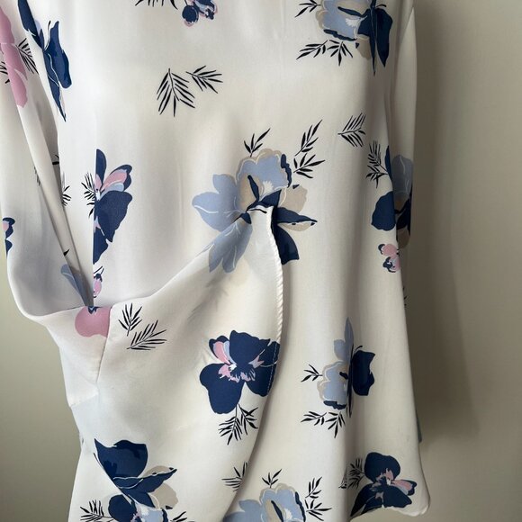 🌼Ann Taylor Floral Blouse Beautiful Navy Lilac & Light Blue Print Boatne… - Picture 2 of 9